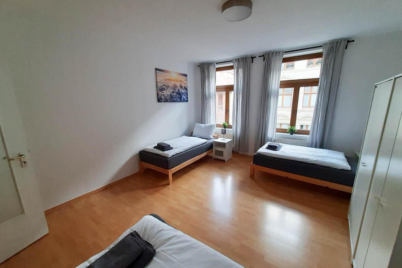 Cozy 2 Room Apartment In Magdeburg Kültér fotó